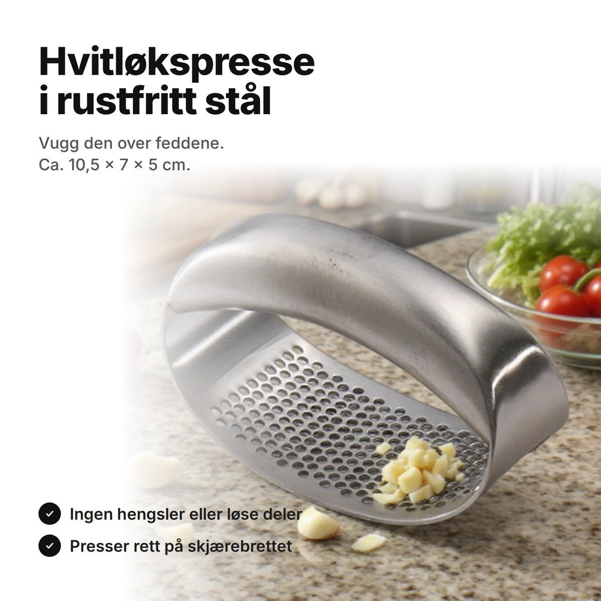 Buet hvitløkspresse i rustfritt stål uten hengsler, med hvitløk på kjøkkenbenken