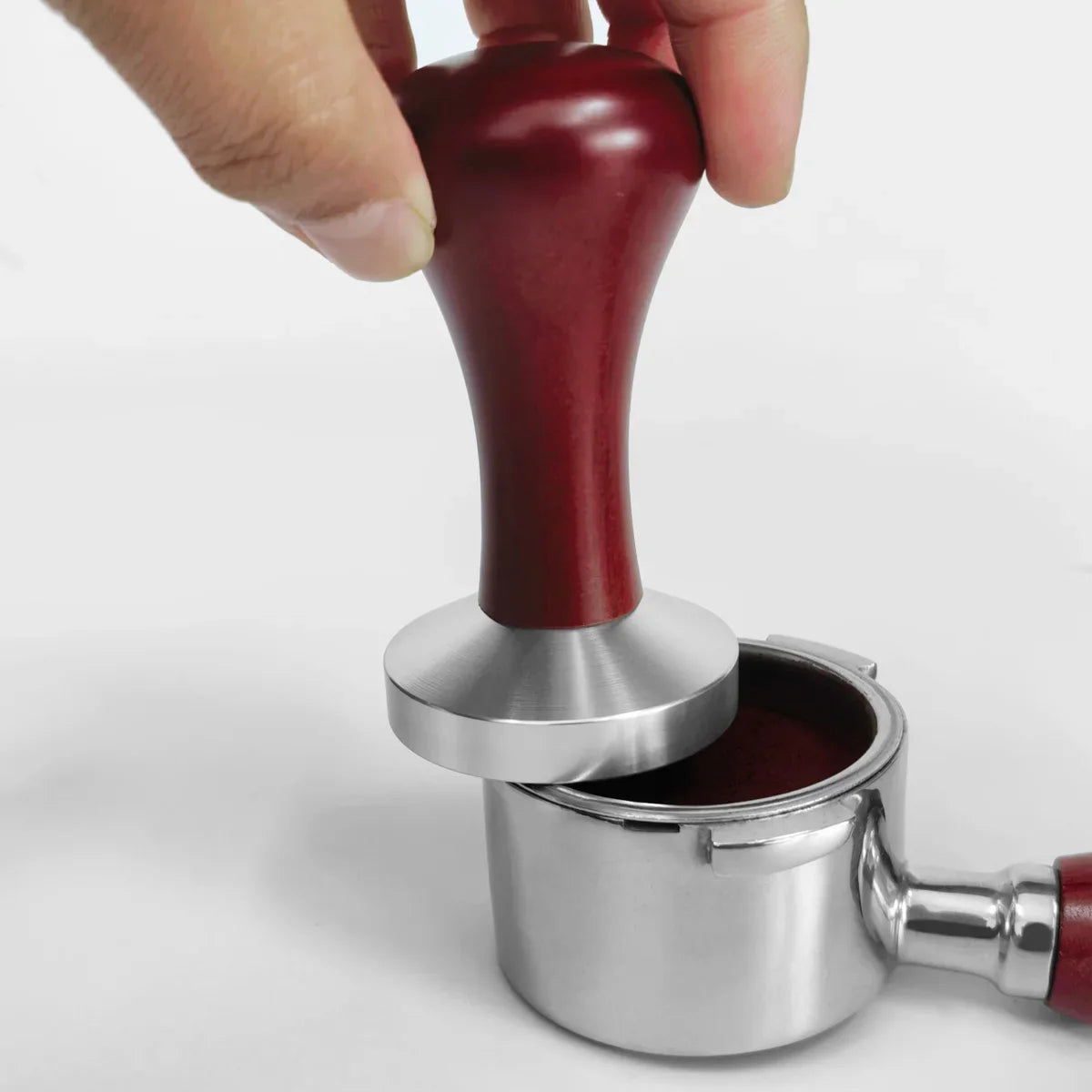 Tamper 51 mm med håndtak i tre og flat bunn i aluminium