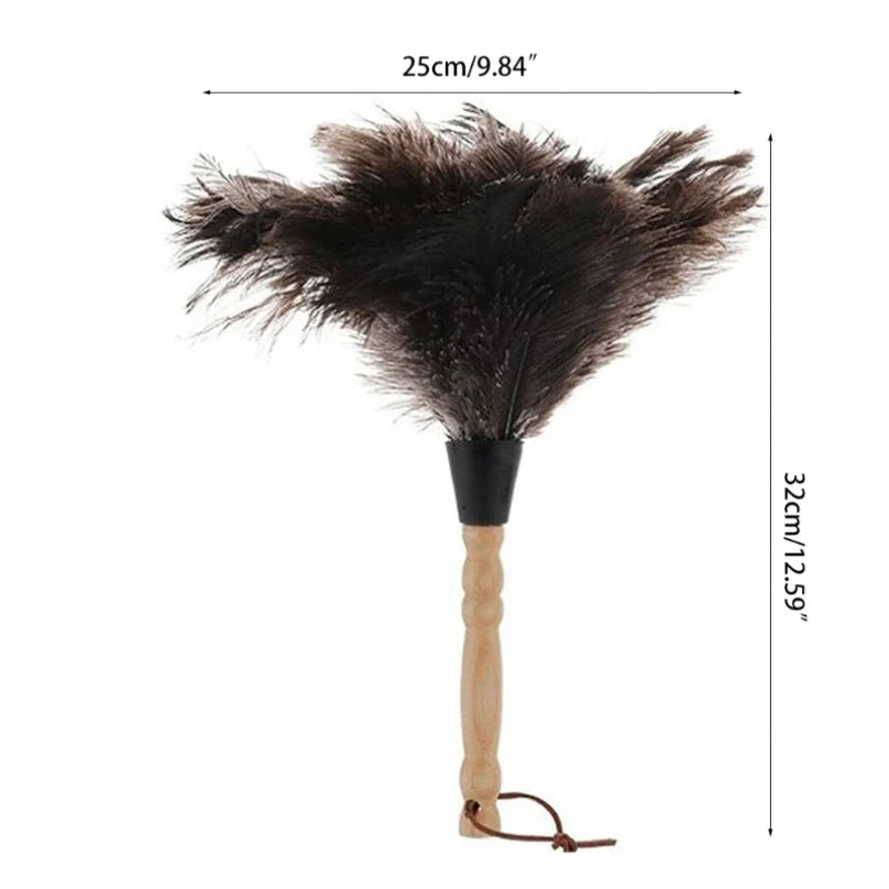Mål på støvkosten: ca. 32 cm lang, fjærdelen ca. 25 cm bred