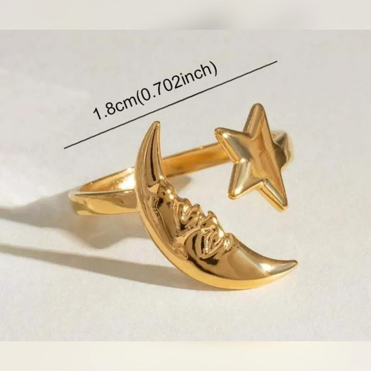 Motiv med stjerne og måne, ca. 1,8 cm bredt