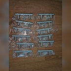 Kundens bilde: 12 håndtak med hullavstand 64 mm, hvert i sin pose med to skruer