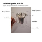 Tekannen i glass forklart: stållokk med knott, damphull i lokket, tut, hank i glass, avtakbar sil, rommer 400 ml