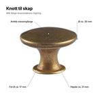 Knott til skap forklart: antikk messingfarge, Ø ca. 30 mm, høyde ca. 21 mm, fot Ø ca. 17 mm