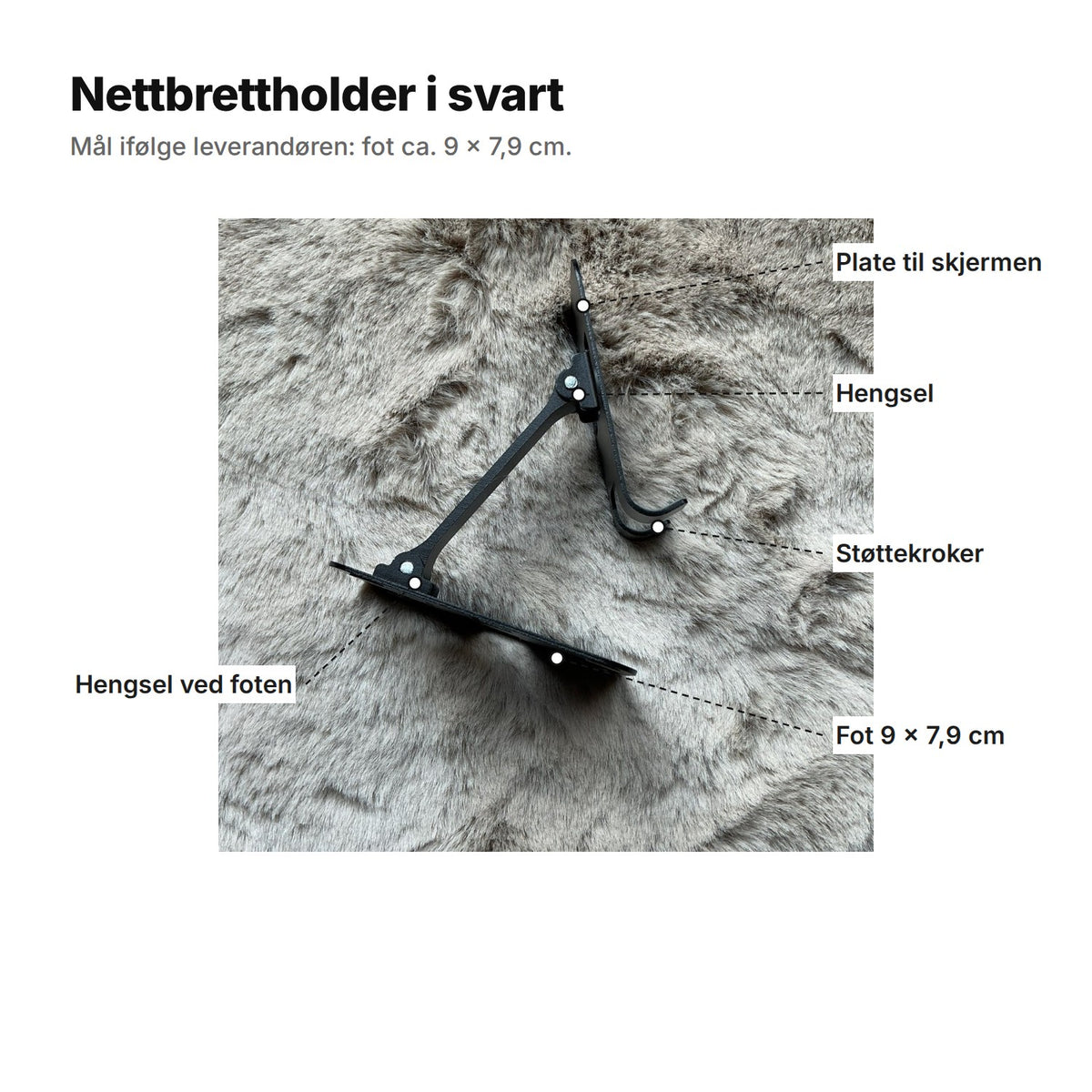 Nettbrettholder i svart forklart: plate til skjermen, hengsel, støttekroker, hengsel ved foten og fot på ca. 9 × 7,9 cm