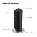 Dørstopperen forklart: svart dørdel ca. 7,5 cm høy og 2,5 cm bred, sølvfarget gulvplate ca. 4,2 cm i diameter
