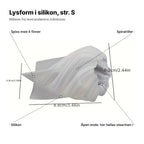 Lysformen i str. S forklart: spiss med 4 finner, spiralriller, silikon og åpen ende der stearinen helles i; 8,8 cm lang og 6,2 cm over åpningen