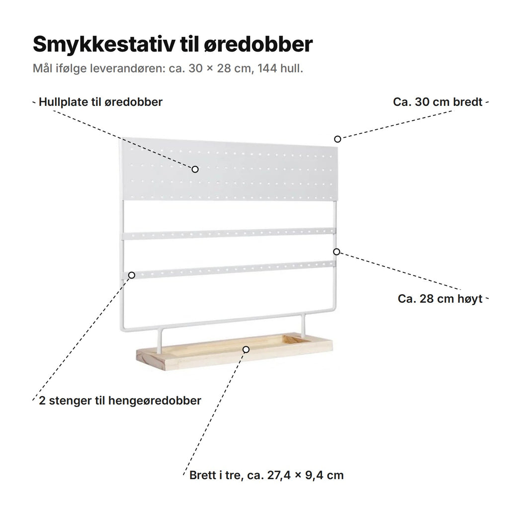 Smykkestativet forklart: hullplate til øredobber, 2 stenger til hengeøredobber, brett i tre ca. 27,4 × 9,4 cm, ca. 30 cm bredt og 28 cm høyt