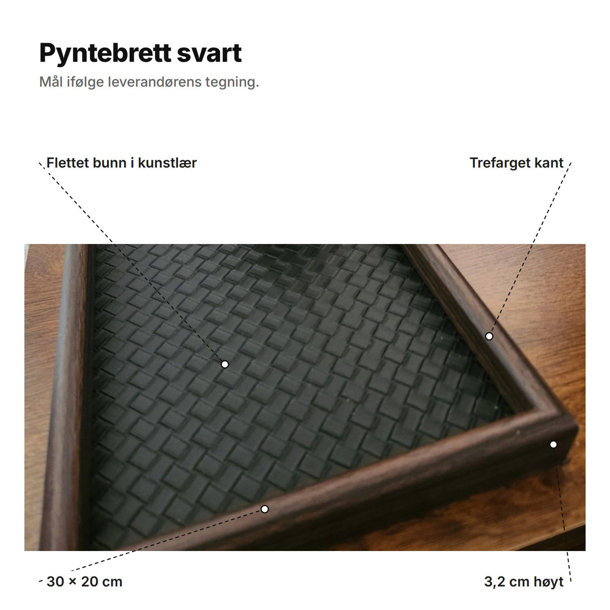 Svart pyntebrett forklart: flettet bunn i kunstlær, trefarget kant, 30 × 20 cm og 3,2 cm høyt
