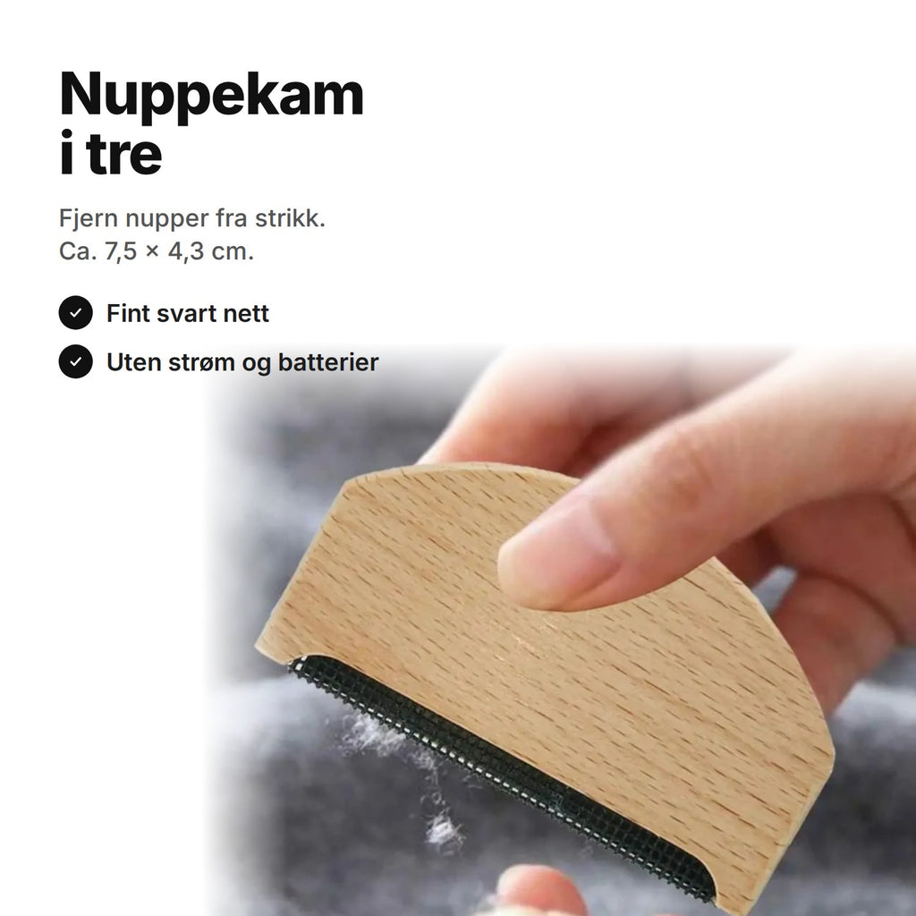 Nuppekam i tre med fint svart nett på en grå strikkegenser – ca. 7,5 × 4,3 cm