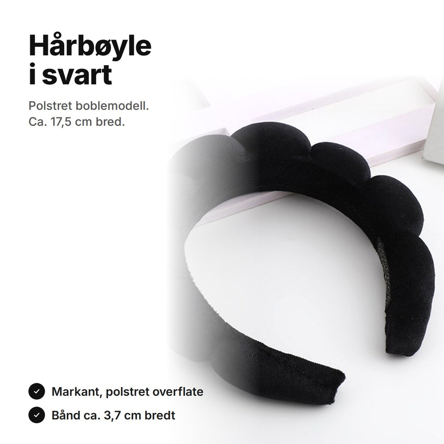 Svart polstret hårbøyle med boblete overflate, ca. 17,5 cm bred og bånd ca. 3,7 cm