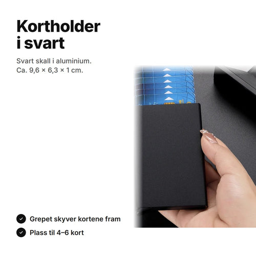 Svart kortholder i aluminium, grepet skyver kortene fram, ca. 9,6 × 6,3 × 1 cm