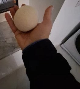 Kundens bilde: én tørkeball i en håndflate