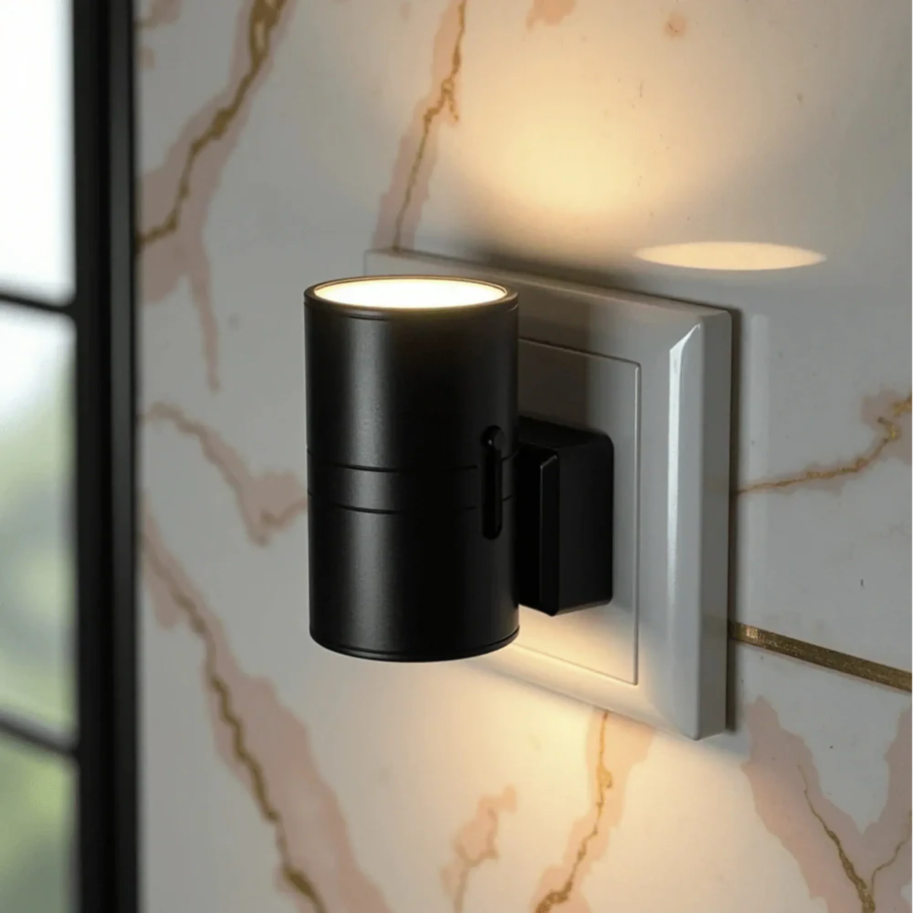 NORDIST™ Plugify — Smart Stikkontaktslampe